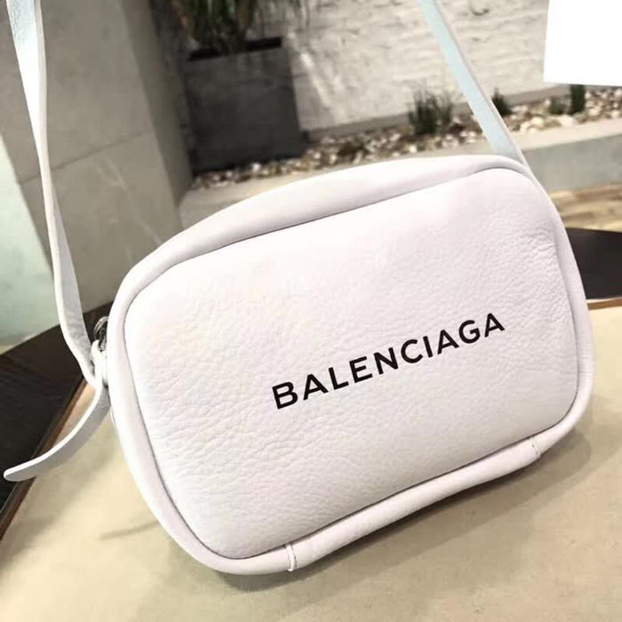 BALENCIAG巴黎世家 相機包 專櫃最新款 裏外全荔枝紋皮 字母LOGO 斜跨小包  BL1615